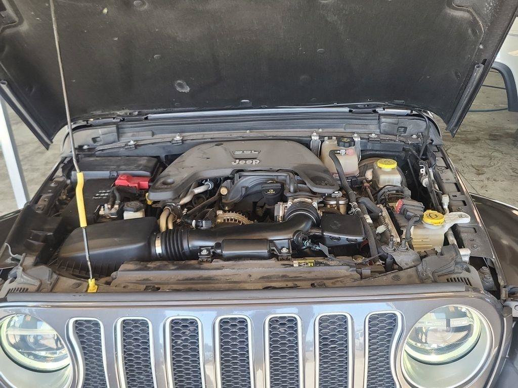 Used 2019 Jeep Wrangler Unlimited Sahara AWD/4WD image 8
