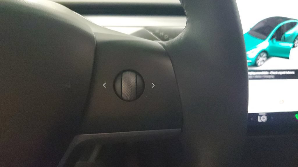 Used 2023 Tesla Model Y Long Range AWD/4WD image 30