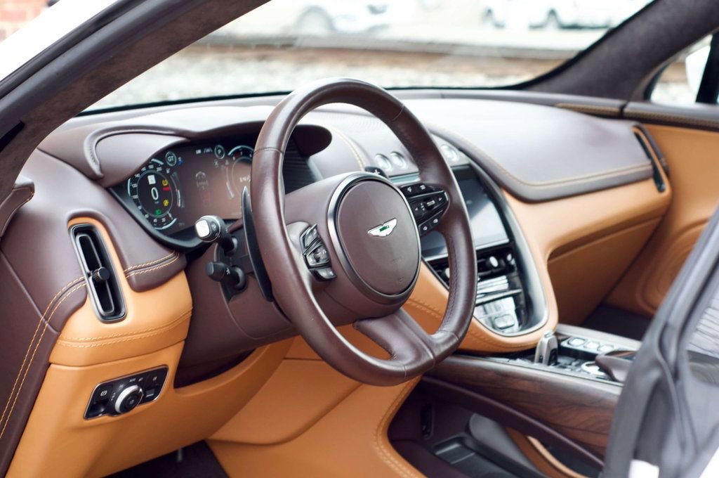 Used 2022 Aston Martin DBX image 22