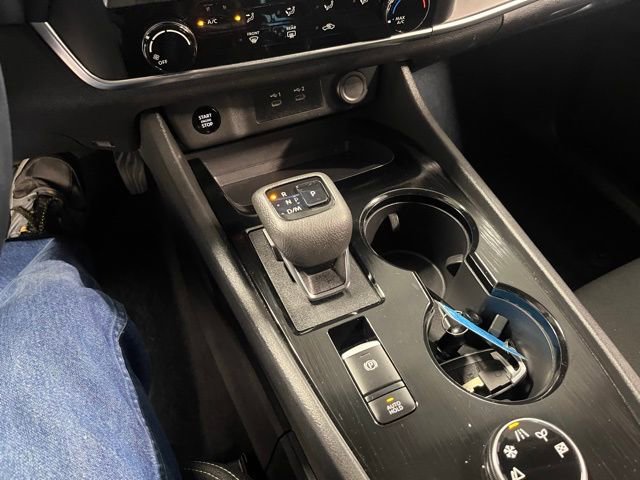 Used 2024 Nissan Rogue S image 28