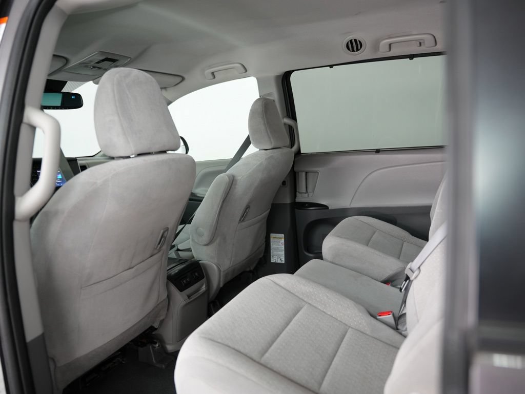 Used 2020 Toyota Sienna LE FWD image 33