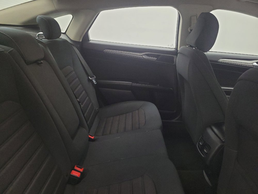 Used 2020 Ford Fusion SE FWD image 19