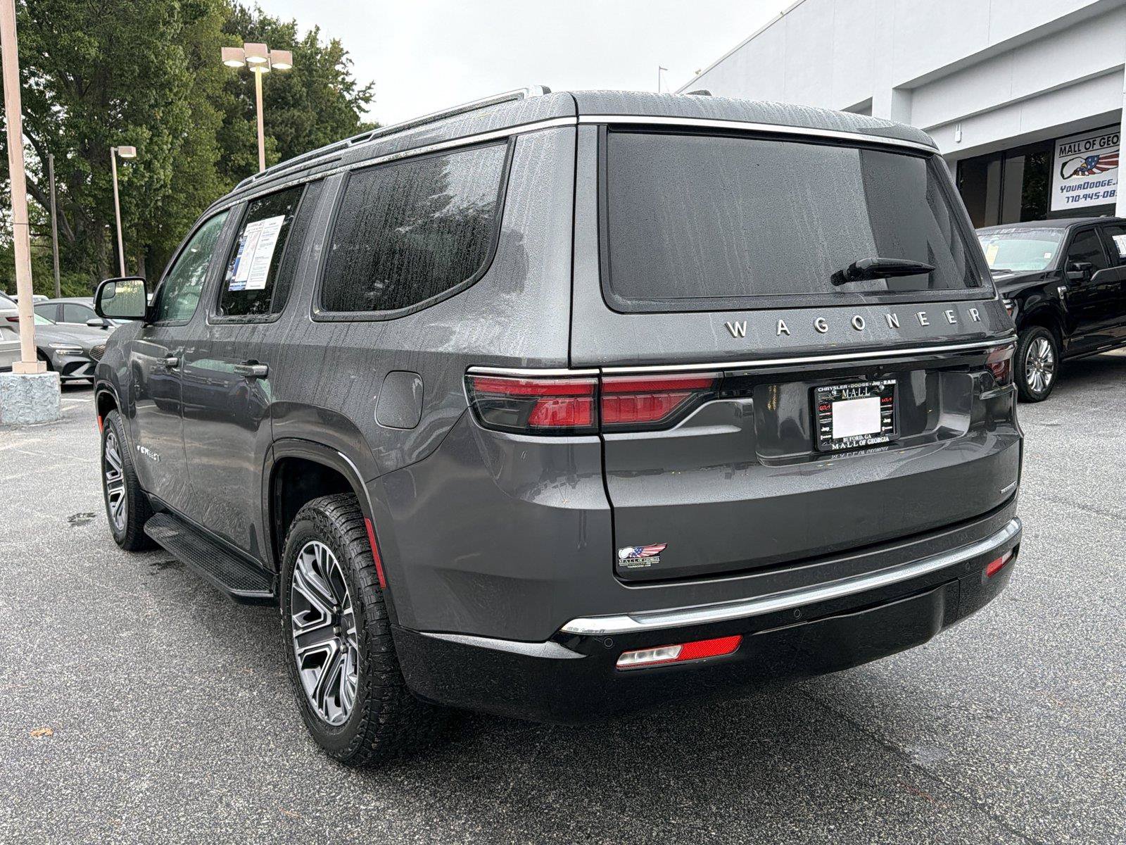 Used 2024 Jeep Wagoneer Series II w/ Flexible Seating Group RWD image 7