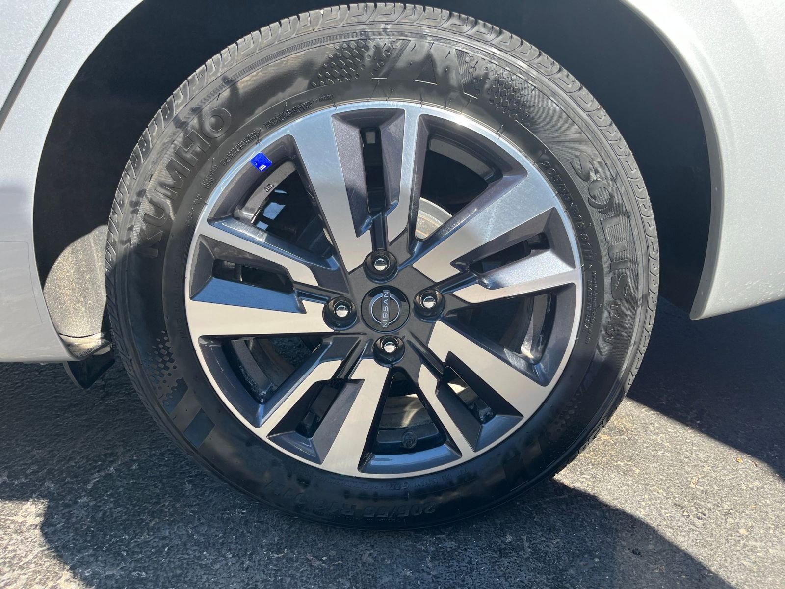 Used 2025 Nissan Versa SV image 28