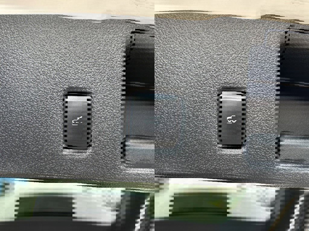 Used 2022 Ford Escape SEL w/ Technology Package image 9