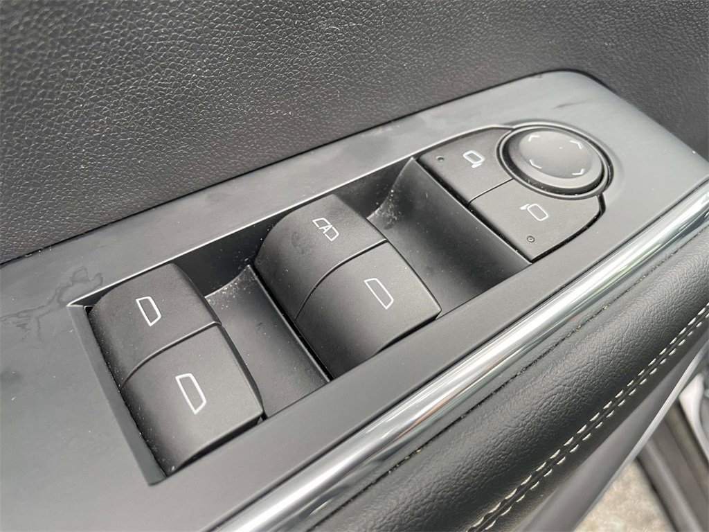 Used 2024 GMC Acadia Elevation image 17