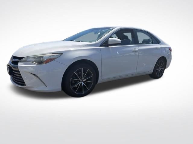 Used 2017 Toyota Camry XSE w/ Moonroof Package FWD image 2