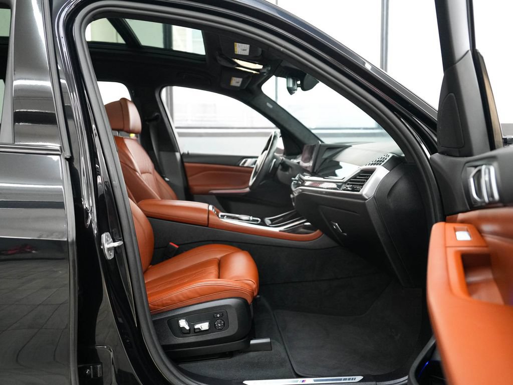 Used 2023 BMW X7 xDrive40i w/ M Sport Package AWD/4WD image 41