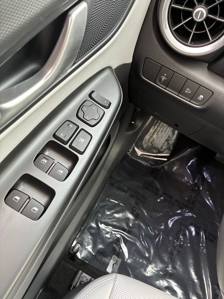 Used 2023 Hyundai Kona Limited image 25