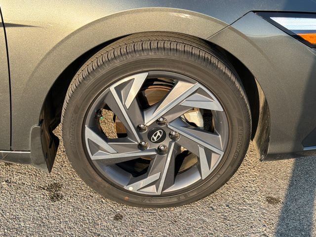 Used 2025 Hyundai Elantra Sport FWD image 34