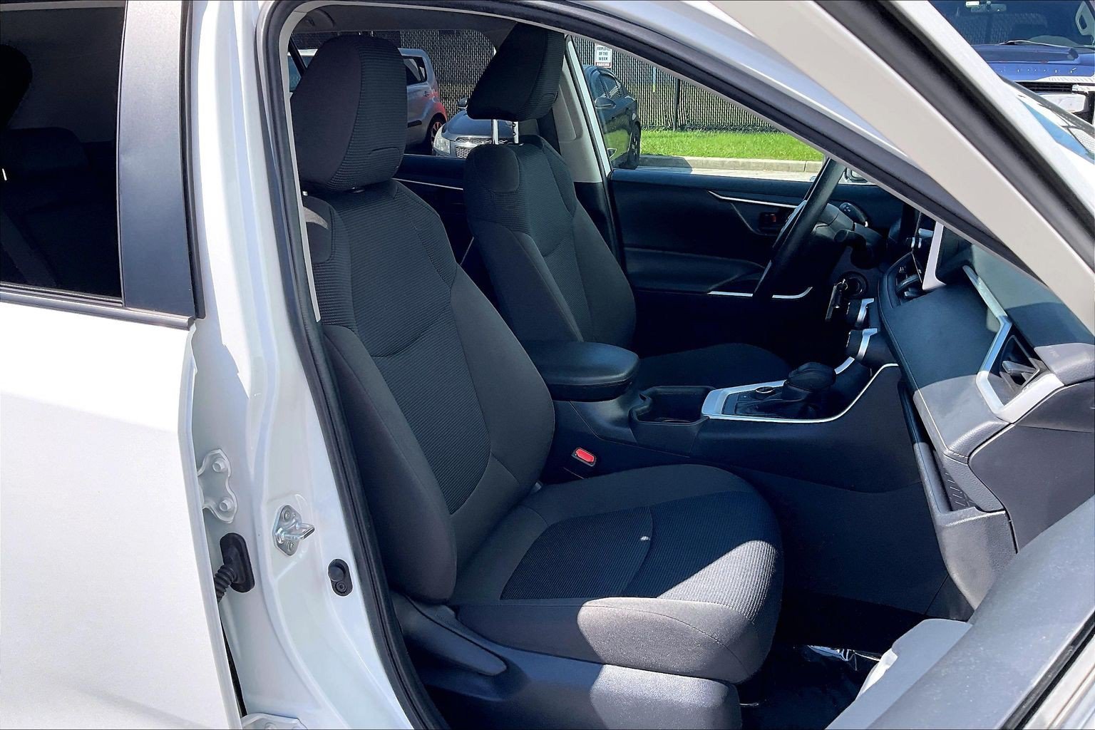 Used 2025 Toyota RAV4 LE AWD/4WD image 9