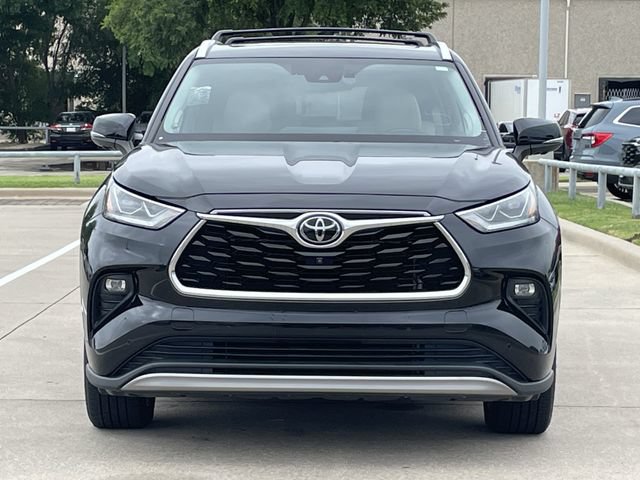 Used 2024 Toyota Highlander Platinum FWD image 6