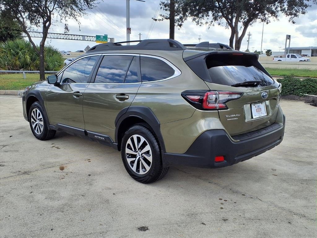 Used 2025 Subaru Outback Premium image 2
