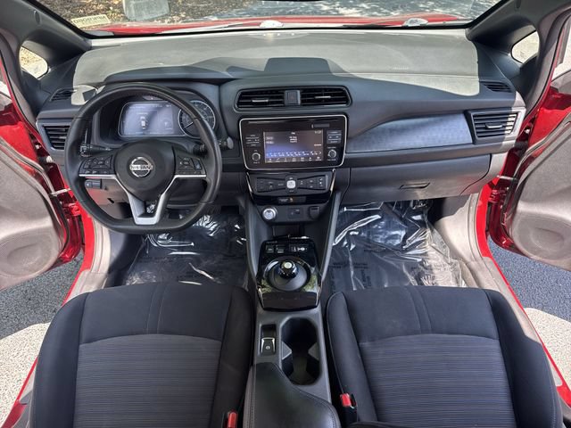Used 2018 Nissan Leaf SV w/ SV Technology Package FWD image 9