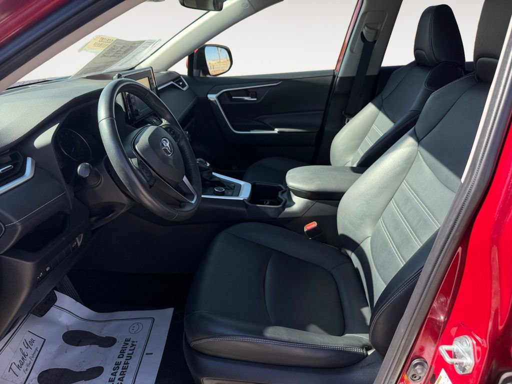 Used 2022 Toyota RAV4 XLE Premium image 15