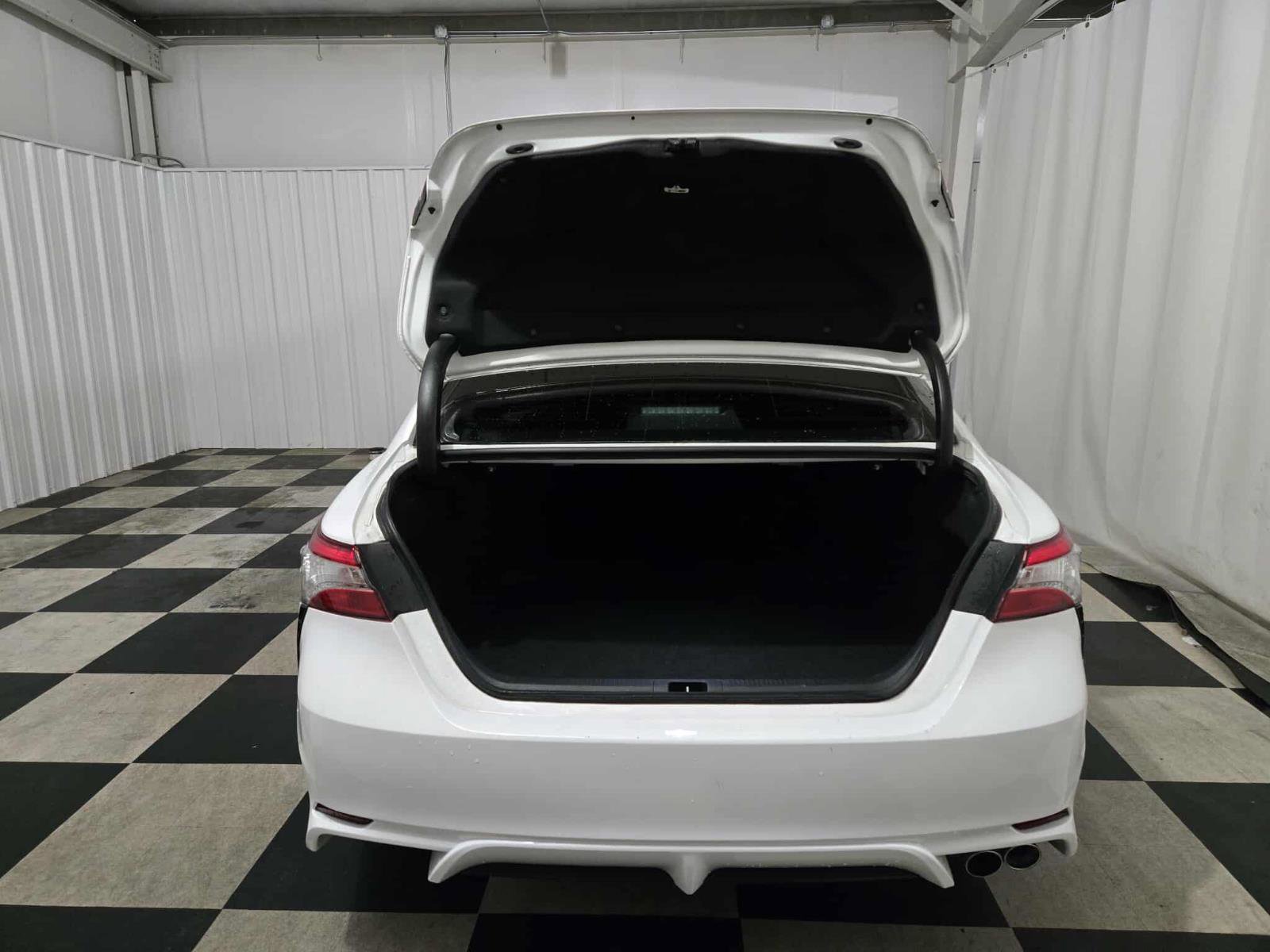 Used 2020 Toyota Camry SE image 9