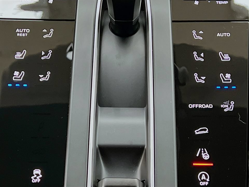 New 2026 Porsche Macan AWD/4WD image 23