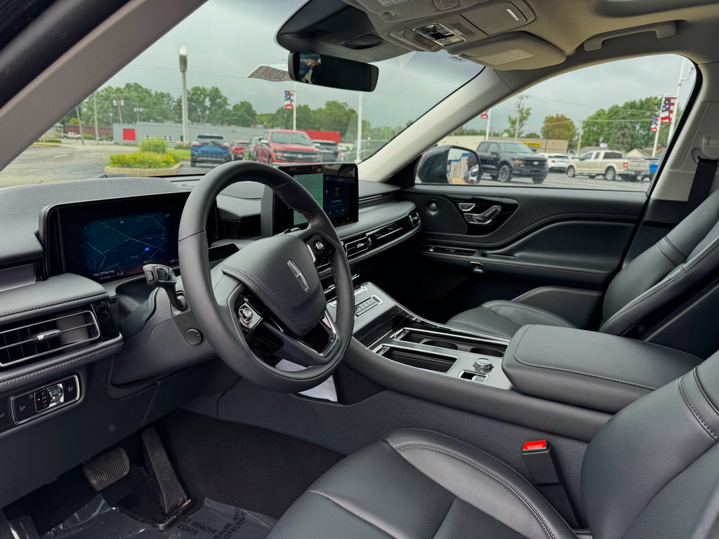 New 2025 Lincoln Aviator AWD w/ Jet Appearance Package image 33