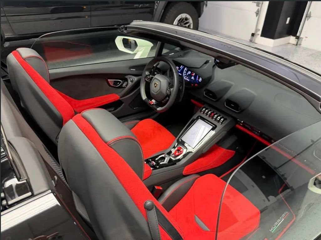 Used 2024 Lamborghini Huracan EVO AWD/4WD image 19