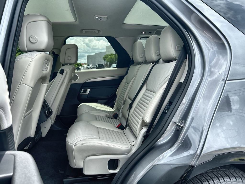 New 2026 Land Rover Discovery Dynamic SE AWD/4WD image 15