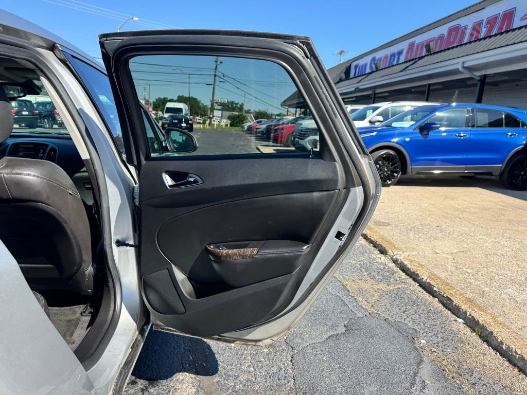 Used 2012 Buick Verano Leather FWD image 29