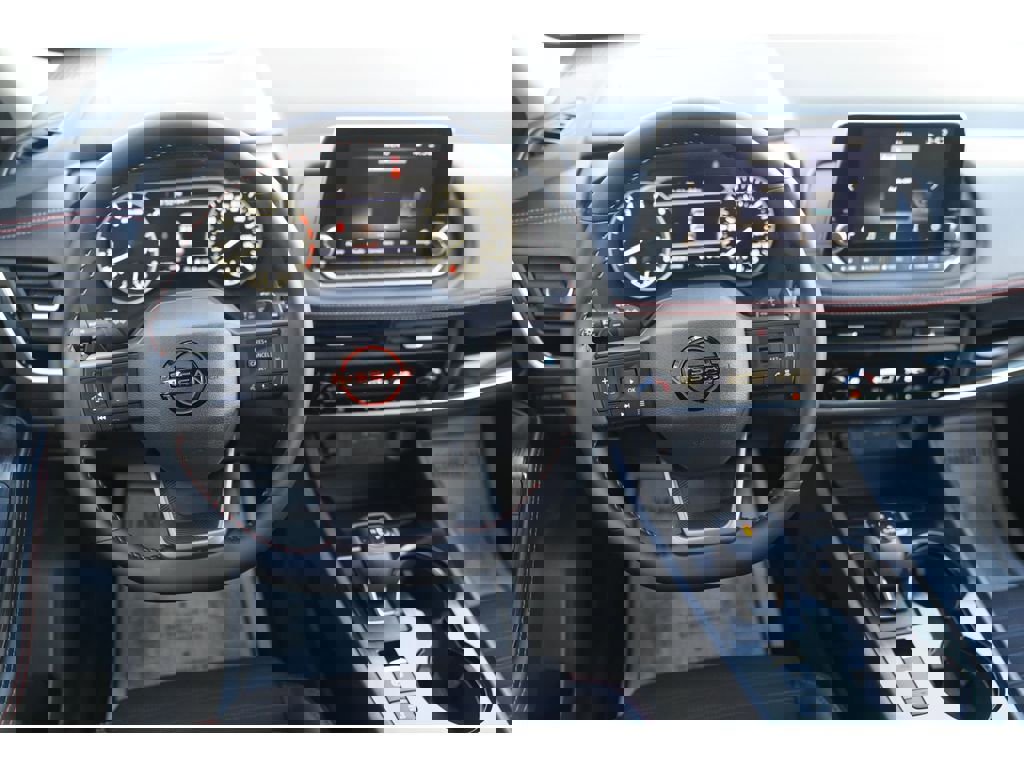 Used 2025 Nissan Rogue SV image 14