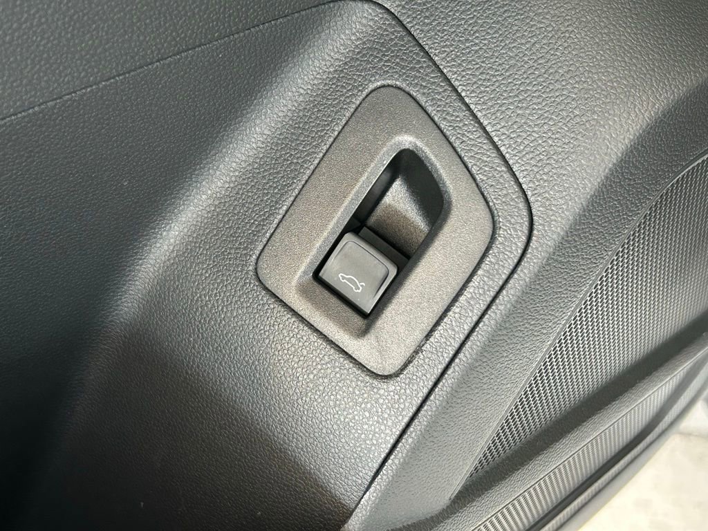 Used 2022 Volkswagen Atlas Cross Sport SE w/ Black Wheel Package image 51