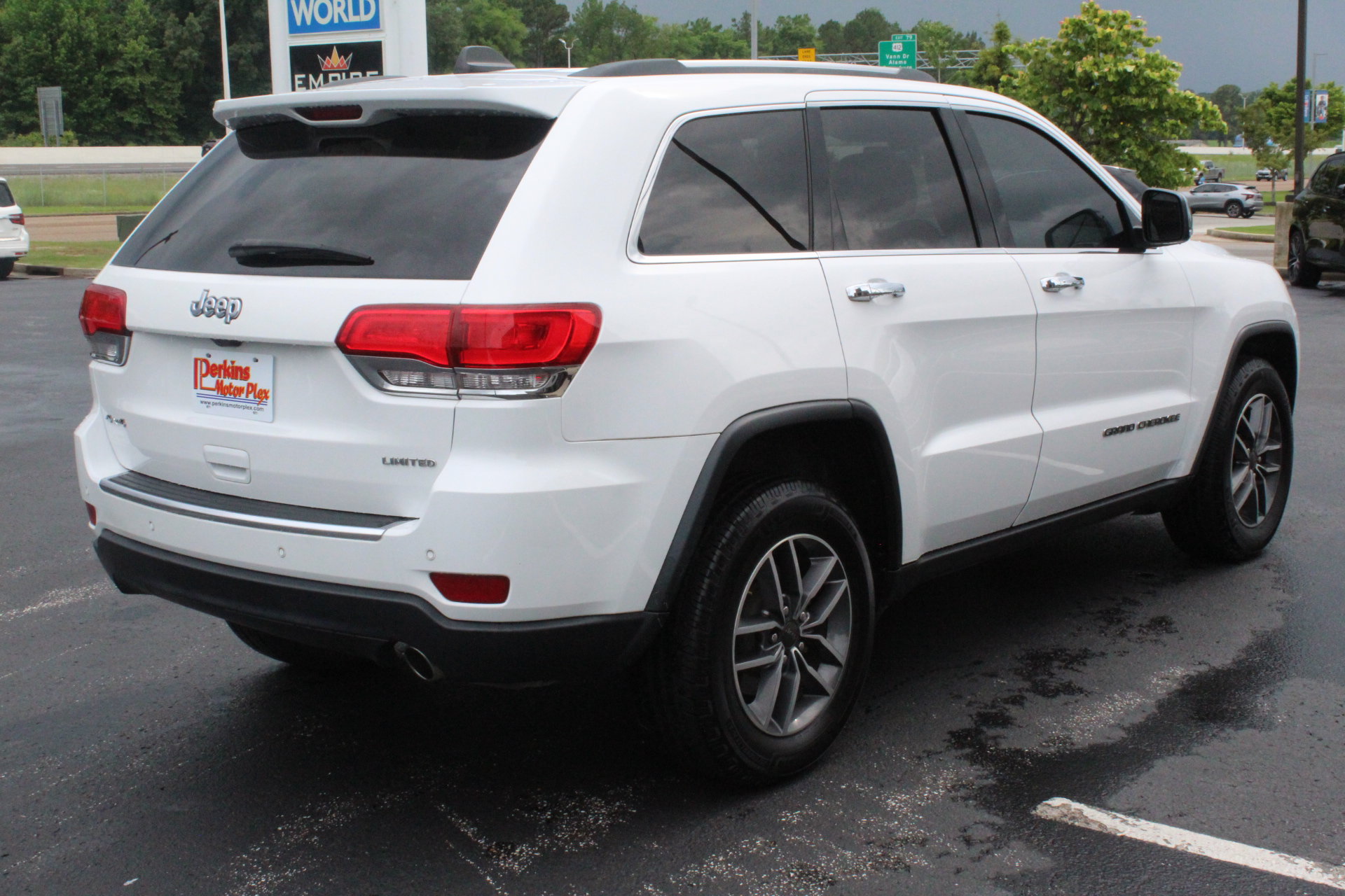 Used 2019 Jeep Grand Cherokee Limited AWD/4WD image 6