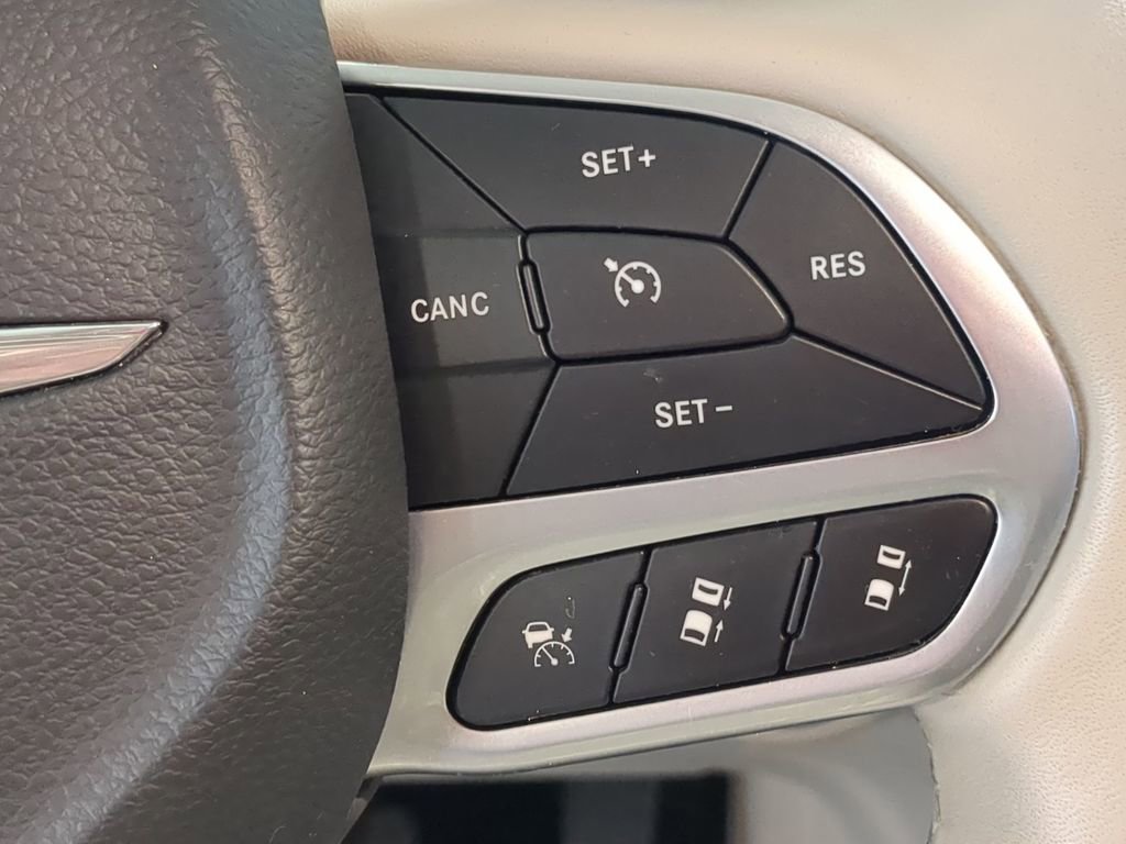 Used 2021 Chrysler Pacifica Limited w/ Uconnect Theater Family Group AWD/4WD image 31