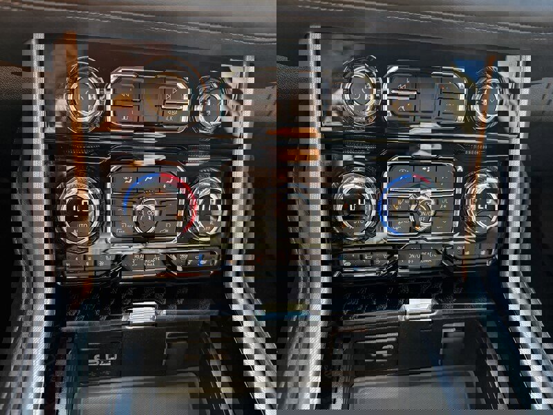 Used 2023 GMC Yukon XL Denali image 36