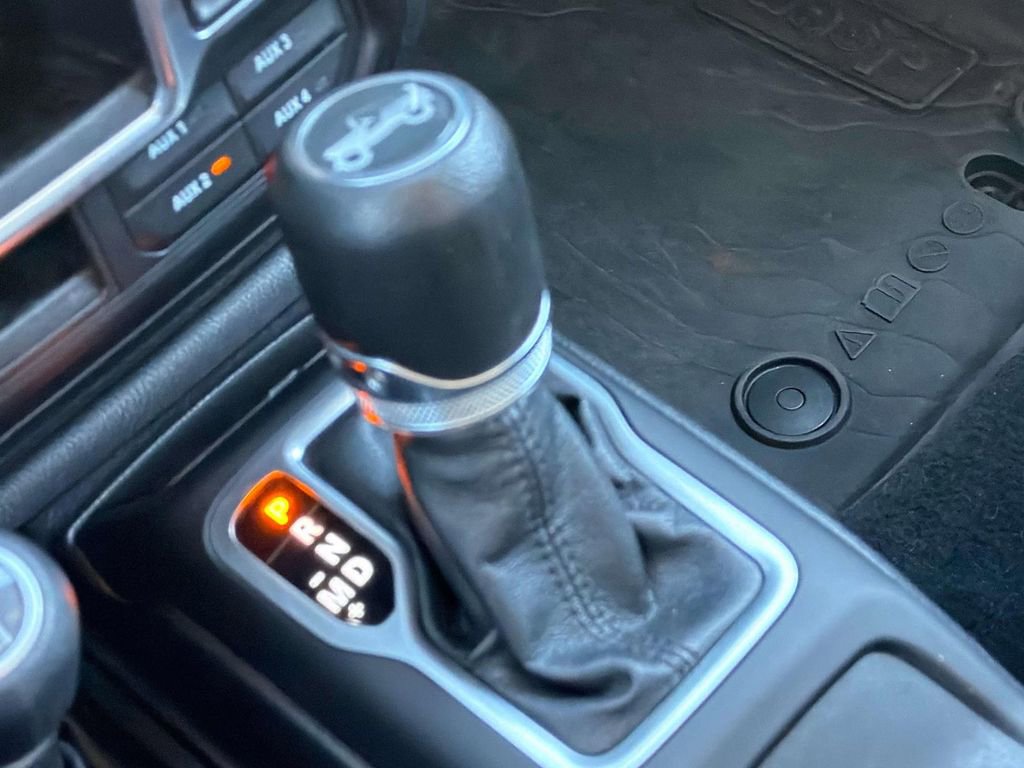 Used 2018 Jeep Wrangler Unlimited Sport image 15