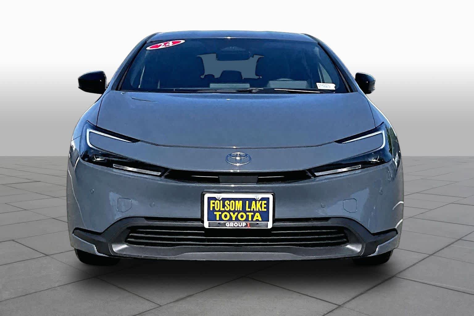 Used 2024 Toyota Prius LE FWD image 3