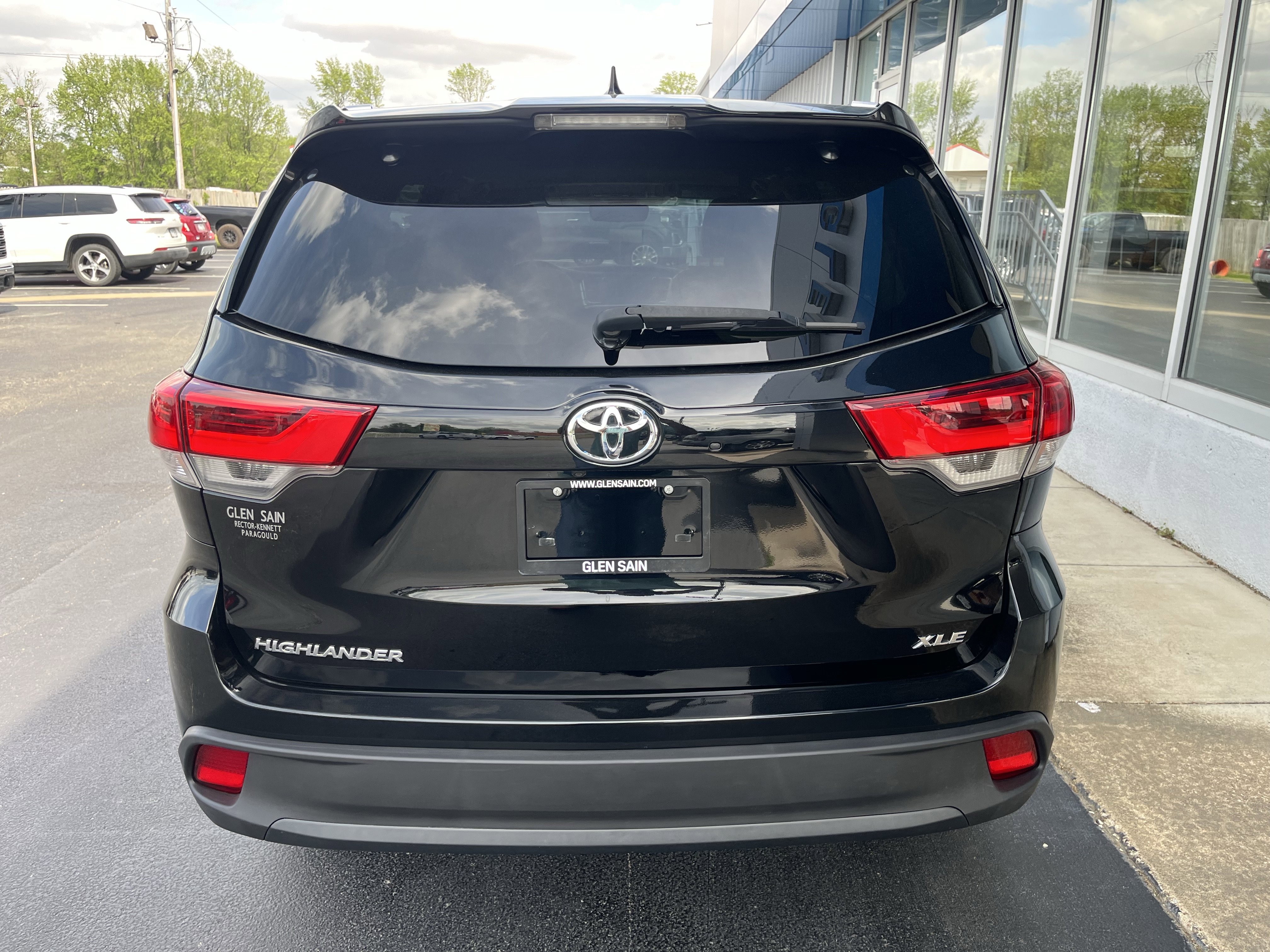 Used 2019 Toyota Highlander XLE FWD image 8