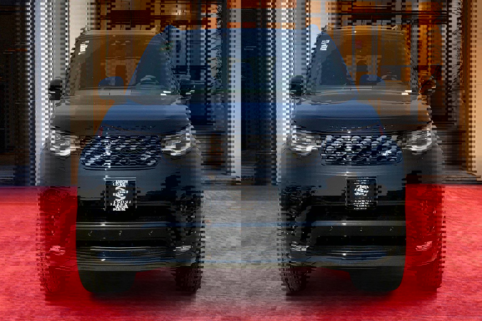 New 2025 Land Rover Discovery Dynamic SE image 2