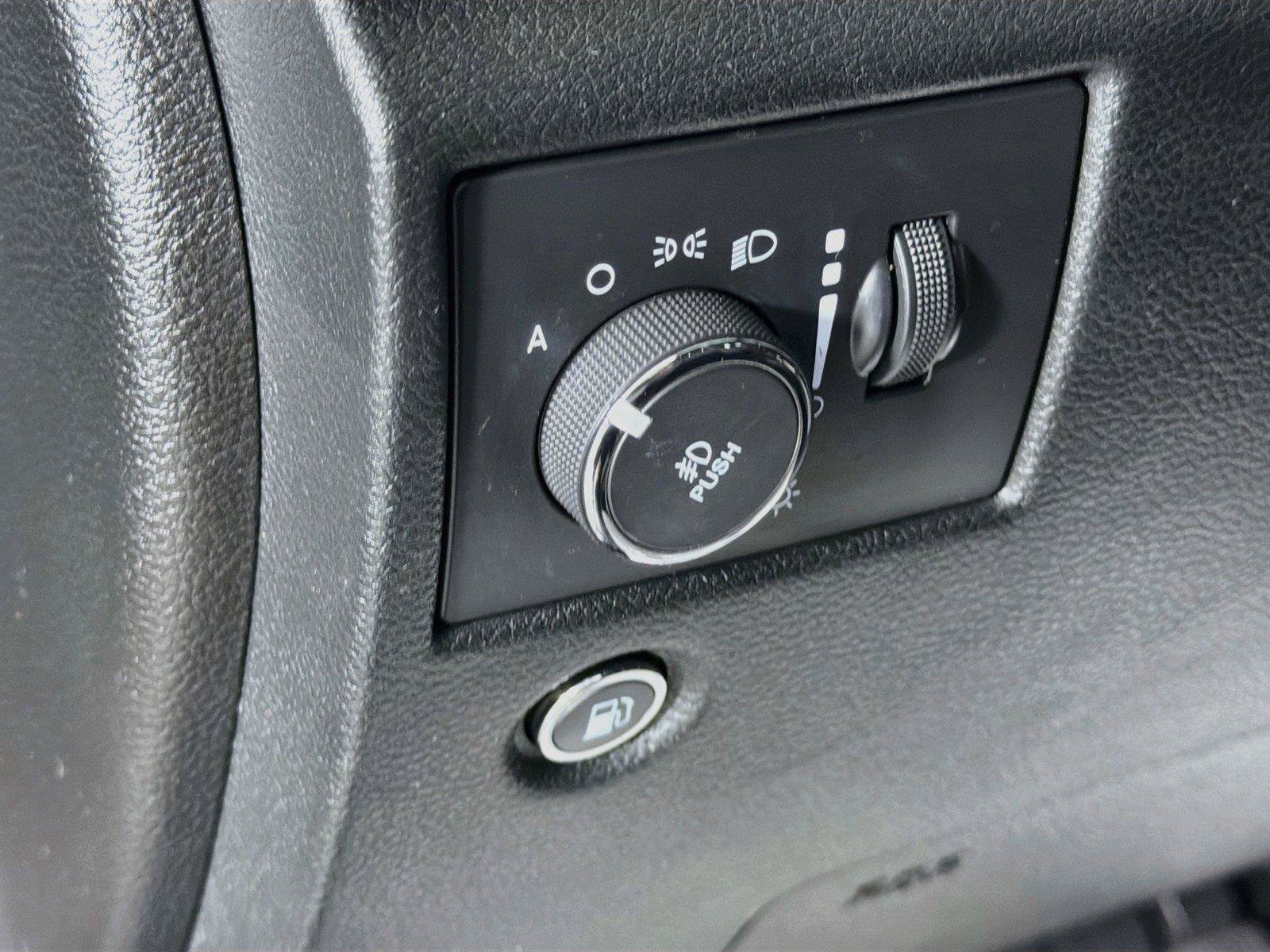 Used 2015 Jeep Grand Cherokee Altitude RWD image 10