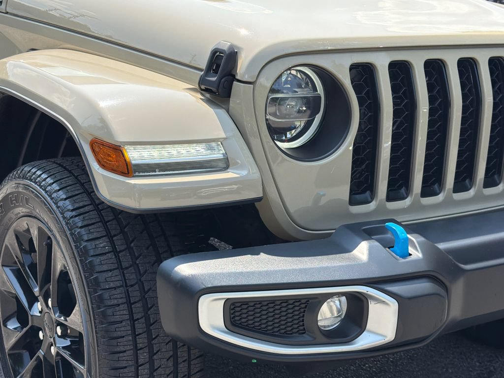 Used 2022 Jeep Wrangler Unlimited Sahara AWD/4WD image 9