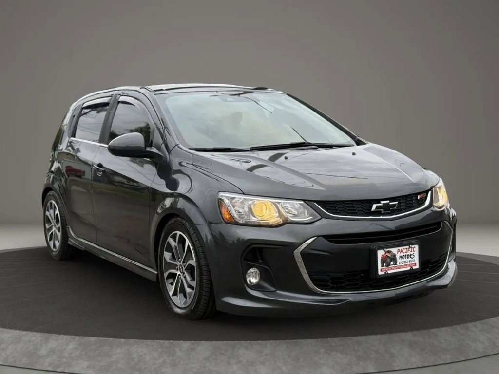Used 2020 Chevrolet Sonic LT w/ Convenience Package FWD image 2
