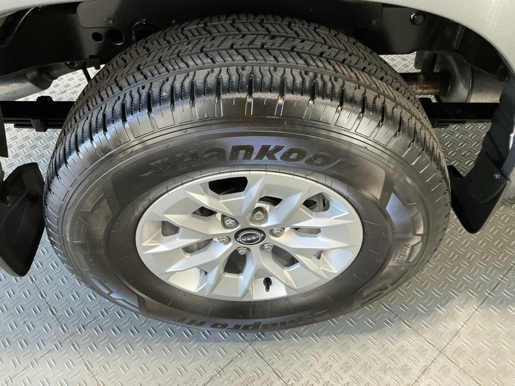 Used 2024 Nissan Frontier SV w/ Technology Package image 27