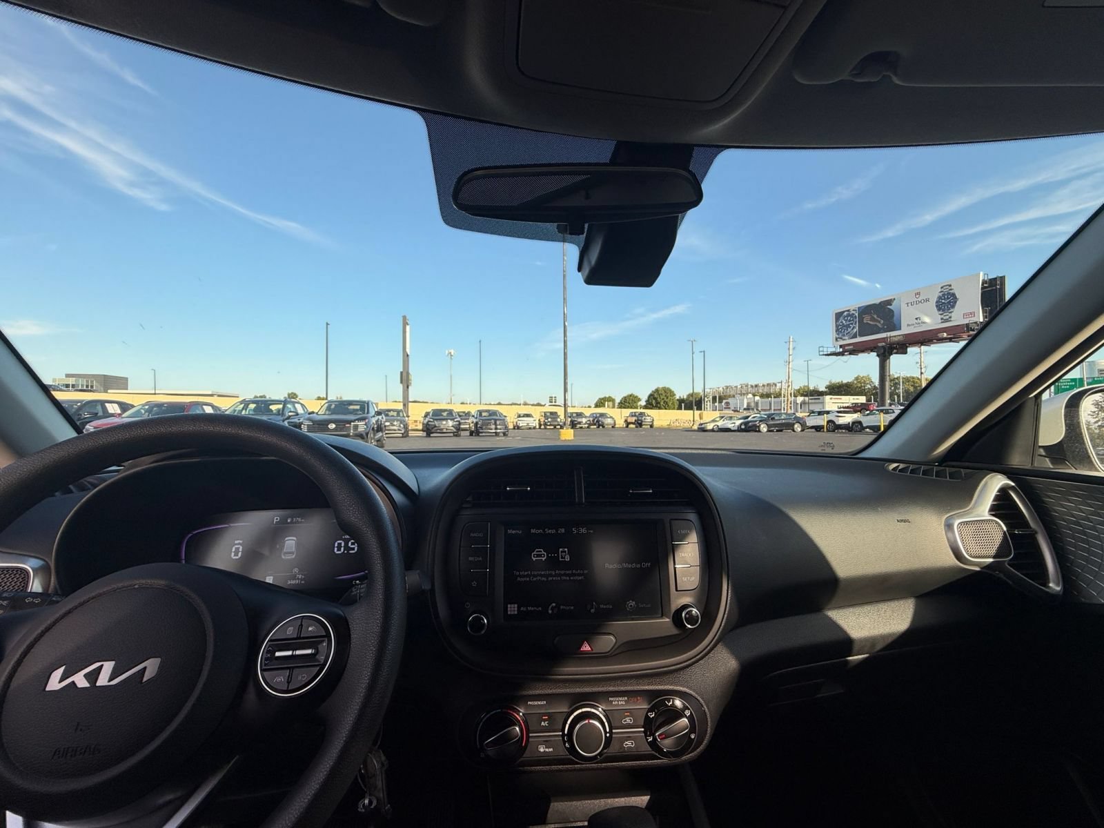 Used 2025 Kia Soul LX w/ LX Technology Package FWD image 30
