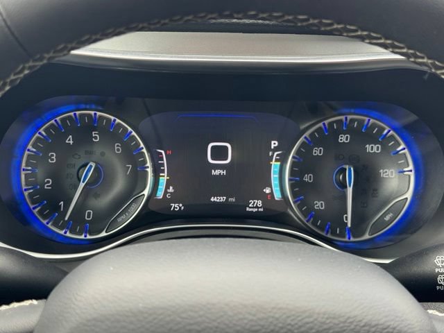 Used 2025 Chrysler Pacifica Limited FWD image 31