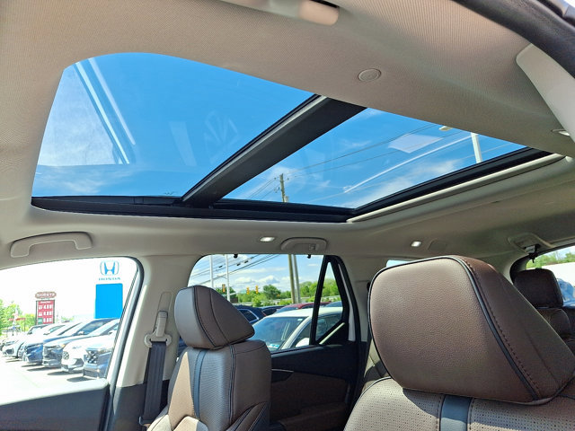 Certified 2025 Honda Pilot Elite image 16