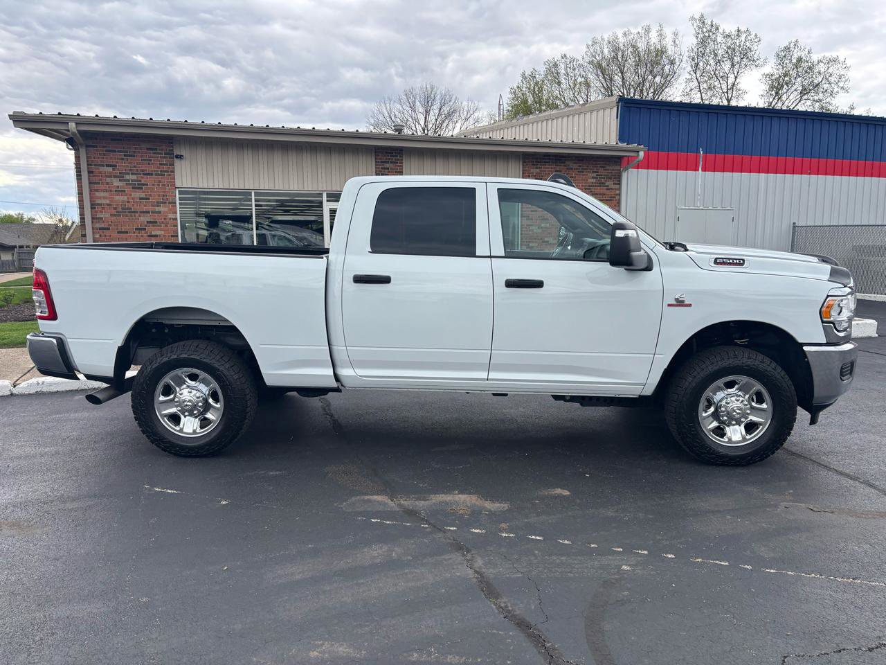 Used 2024 RAM 2500 Tradesman w/ Chrome Appearance Group AWD/4WD image 2