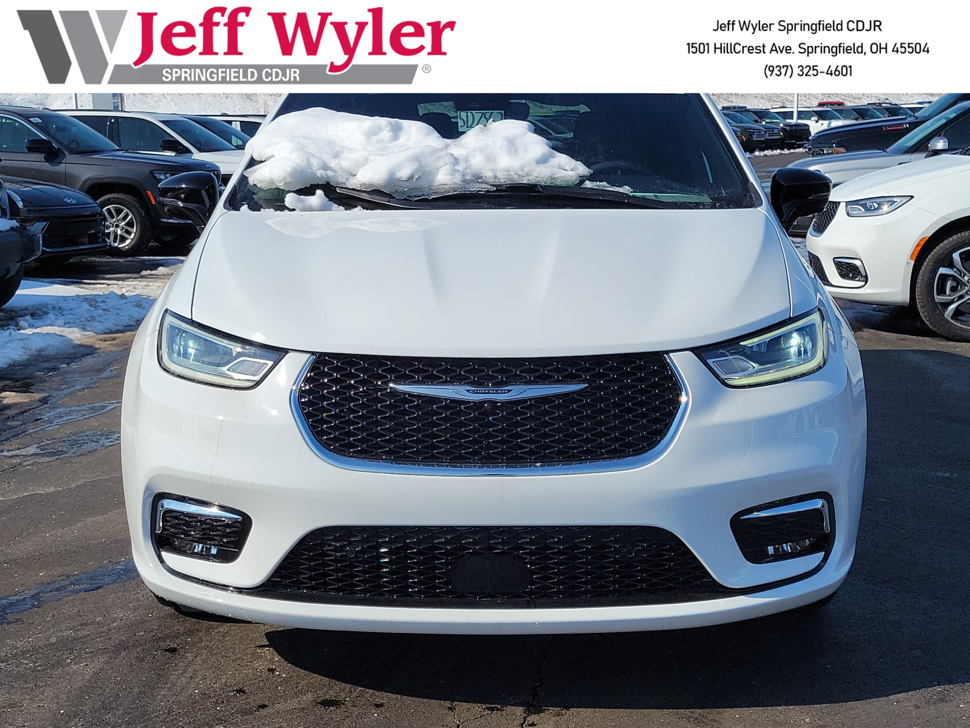 New 2026 Chrysler Pacifica Select image 2