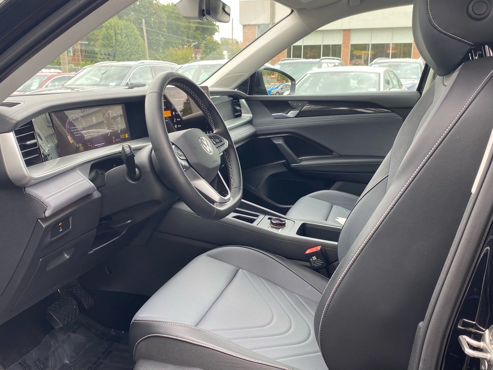 Certified 2026 Volkswagen Tiguan SE AWD/4WD image 12