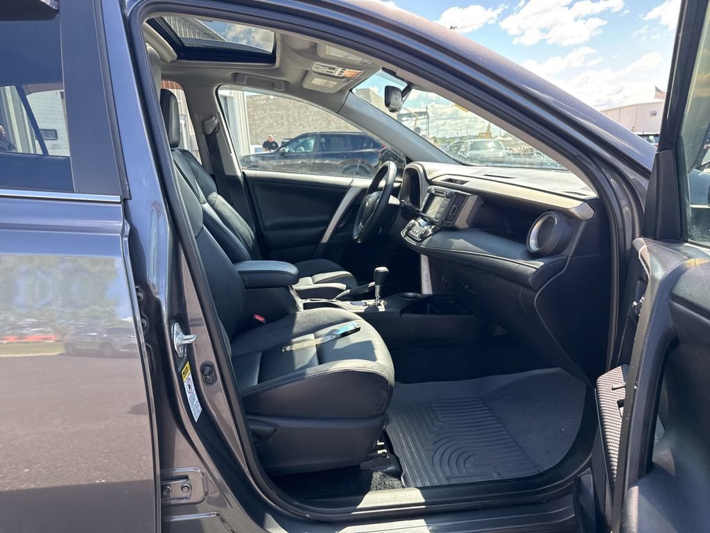 Used 2014 Toyota RAV4 Limited w/ Technology Package AWD/4WD image 38