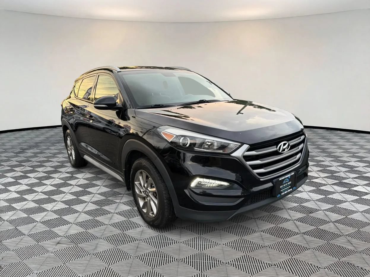 Used 2017 Hyundai Tucson SE Plus AWD/4WD image 1