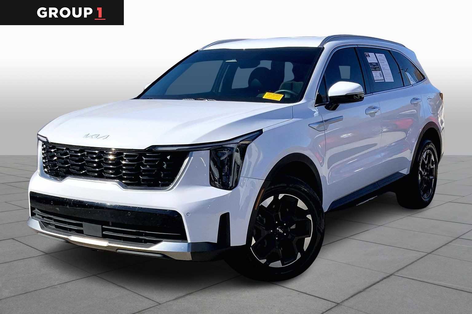 Certified 2025 Kia Sorento S image 1