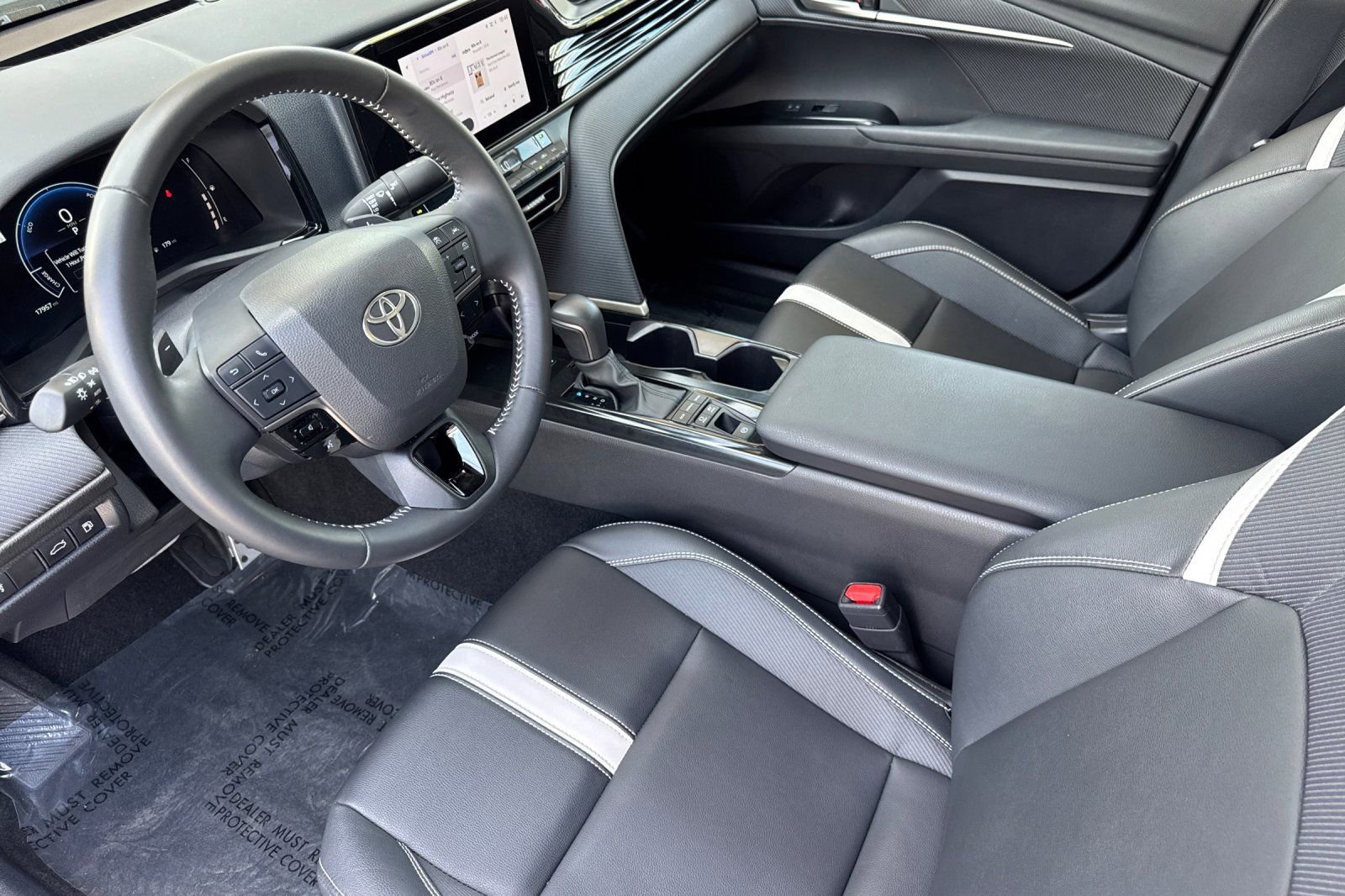 Used 2025 Toyota Camry SE FWD image 10