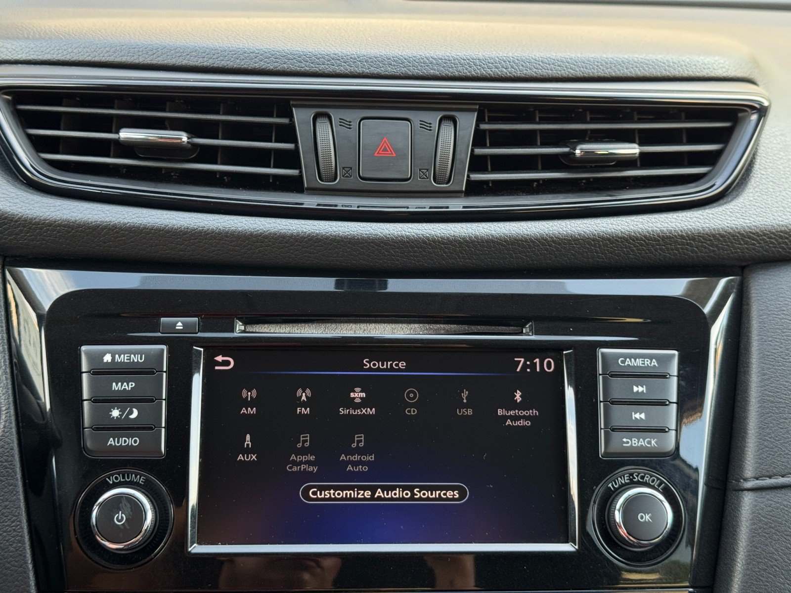 Used 2018 Nissan Rogue SV w/ Premium Package AWD/4WD image 25
