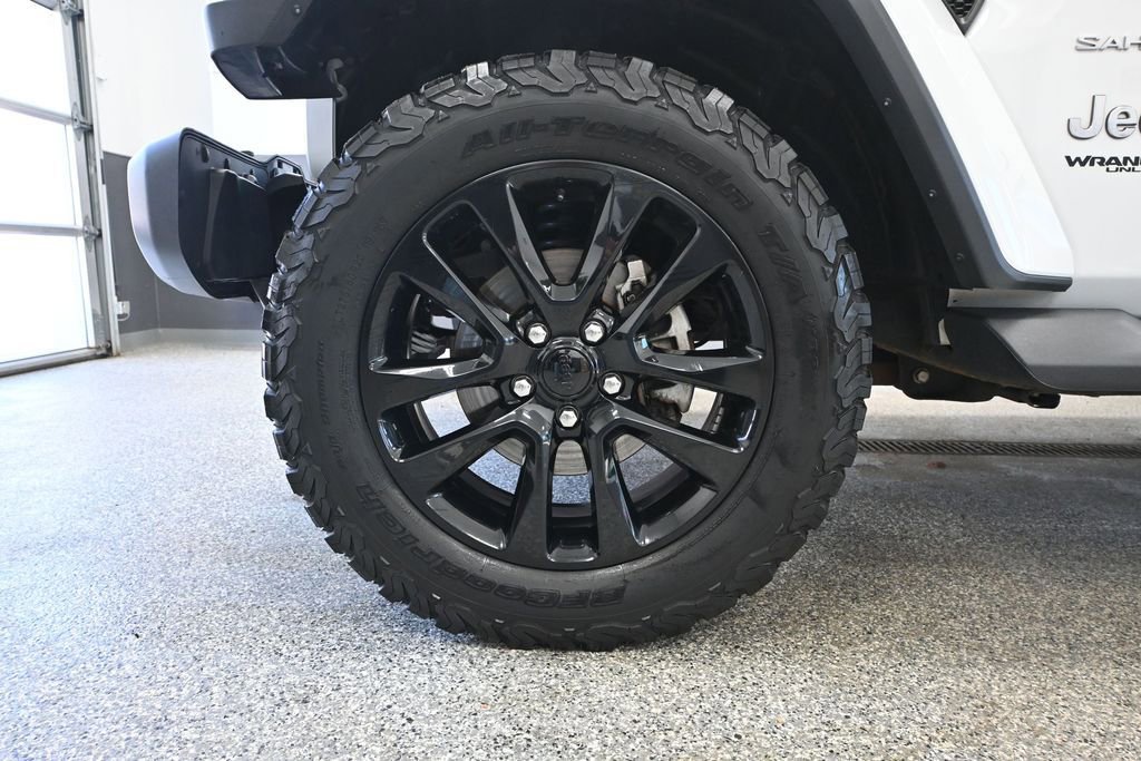 Used 2018 Jeep Wrangler Unlimited Sahara w/ Dual Top Group AWD/4WD image 17